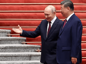 Xi Jinping recibe a Putin con alfombra roja y lanza una indirecta velada a EE.UU.