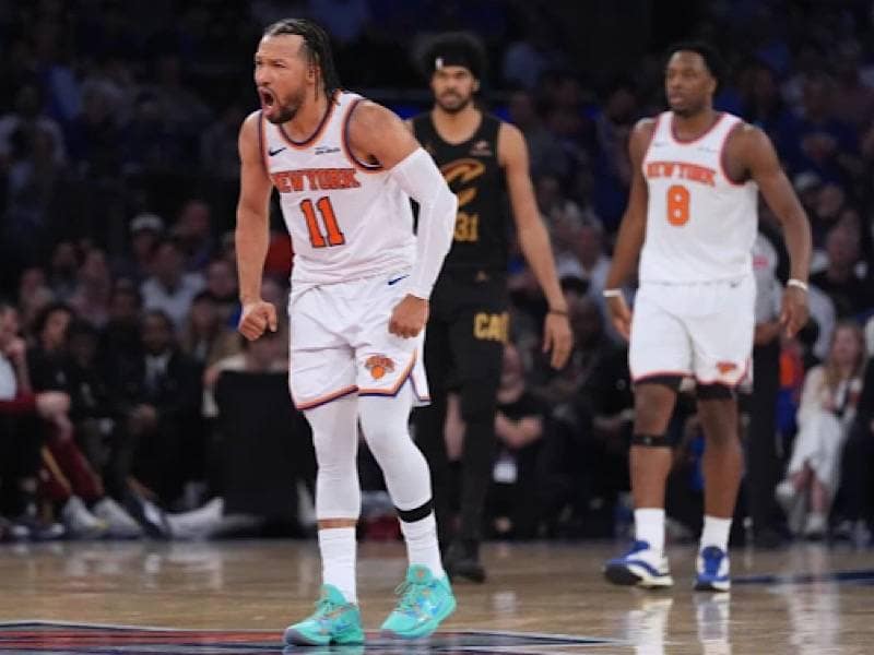 Brunson y Knicks borran déficit de 22 puntos en 4to periodo y pegan primero en serie ante Cavs