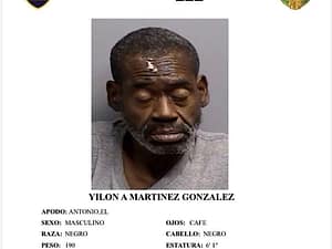Arrestan a hombre acusado de robo con cuchillo en tienda de Ponce.
